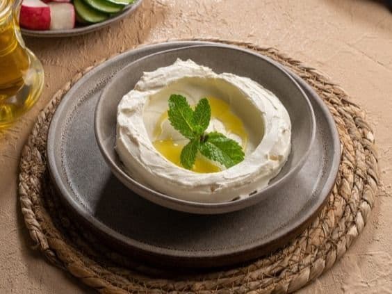 لبنة بالثوم